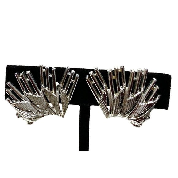 Silver Tone Winged/Spiked Clip-on Earrings Womens Fashion Jewelry - Picture 2 of 4